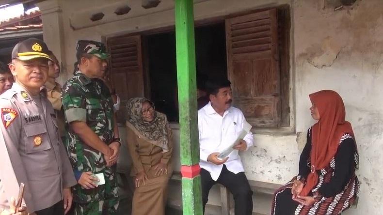 Hadi Tjahjanto Blusukan Ke Tegal Serahkan Sertifikat Tanah Langsung Ke