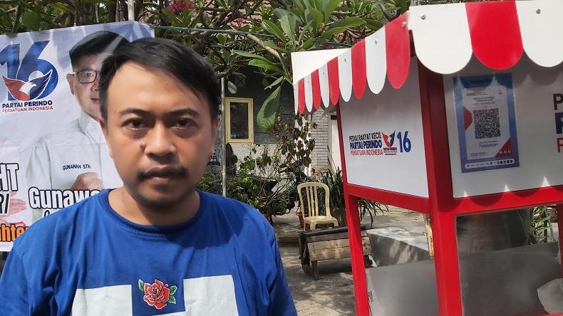 Penjual Pastel Goreng di Surabaya Bersyukur Dapat Gerobak Perindo 