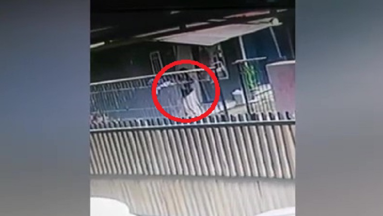Terekam CCTV Aksi Pencurian Jemuran Pakaian di Purwakarta, Pelaku Perempuan Muda