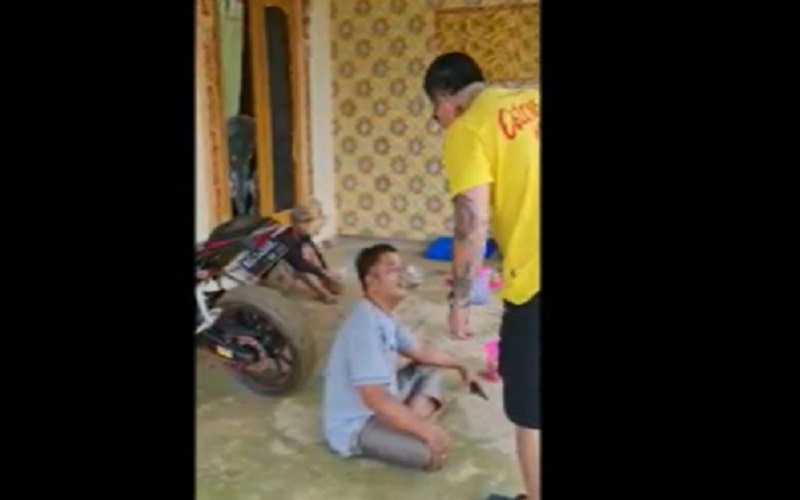 Viral Pria Bertato Hina dan Tantang Duel Kades di Banyuasin terkait Sengketa Lahan 
