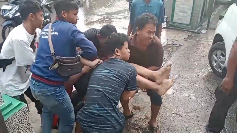 Nahas, Pemuda Tewas Tersengat Listrik saat Perbaiki Motor di Lokasi Banjir Dayeuhkolot