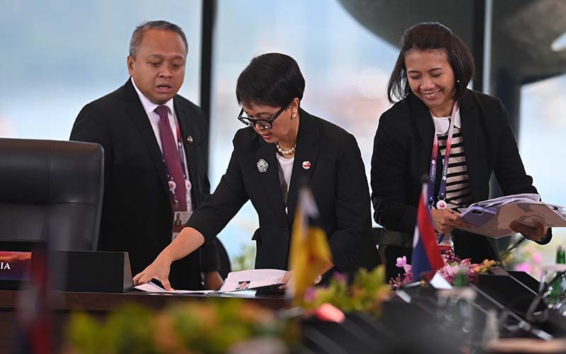 Melihat Kesibukan Menlu Retno Marsudi sebelum Pembukaan KTT ASEAN - Bagian 2