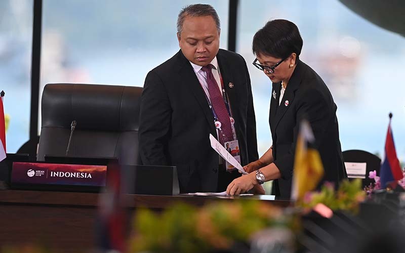 Melihat Kesibukan Menlu Retno Marsudi sebelum Pembukaan KTT ASEAN - Bagian 1