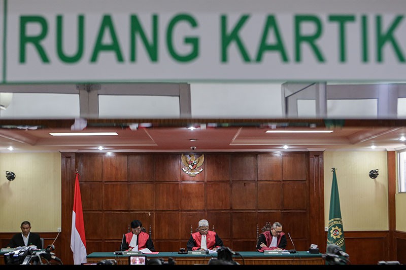 Vonis Banding Kasus Brigadir J, Hendra Kurniawan Tetap Divonis 3 Tahun Penjara - Bagian 1