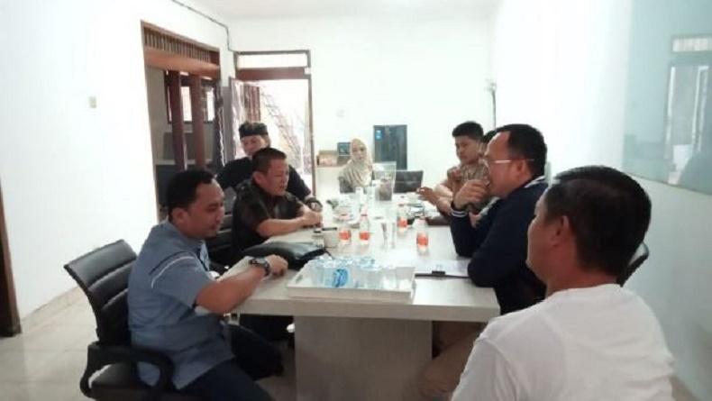 title Pria Ini Dijemput Paksa Polisi, Sempat Viral Bilang Dikriminalisasi Polda Lampung Pria Ini Dijemput Paksa Polisi, Sempat Viral Bilang Dikriminalisasi Polda Lampung