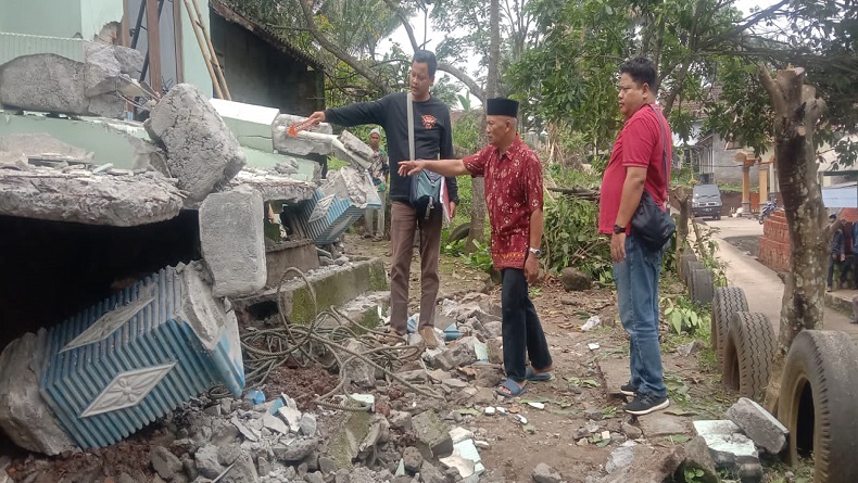 Bantu Saudara Renovasi Rumah, Warga Semarang Tewas Terjatuh Dari Atap