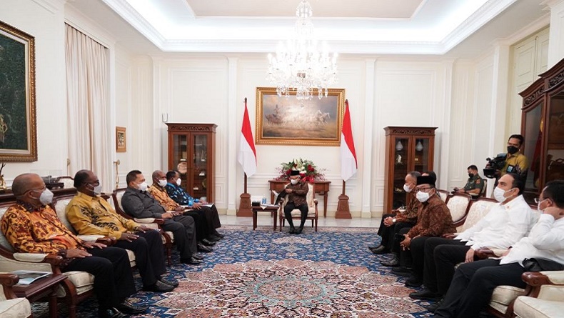 title Wapres Minta Anggota BP3OKP Dengarkan dan Catat Aspirasi Kelompok Strategis di Papua Wapres Minta Anggota BP3OKP Dengarkan dan Catat Aspirasi Kelompok Strategis di Papua