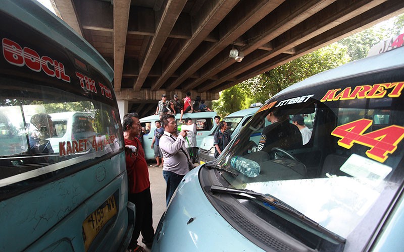 Sopir Angkot Mikrolet 44 Mogok Kerja Tuntut Pengurangan Armada Jaklingko - Bagian 2