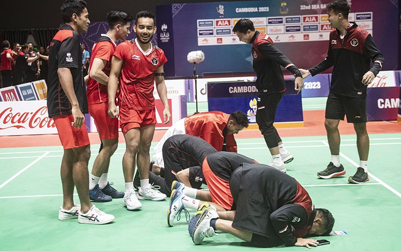 Kalahkan Malaysia, Tim Bulu Tangkis Beregu Putra Indonesia Sabet Emas SEA Games - Bagian 2