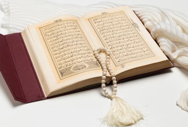 Pengertian Idgham Mutajanisain, Hukum Bacaan, dan Contohnya
