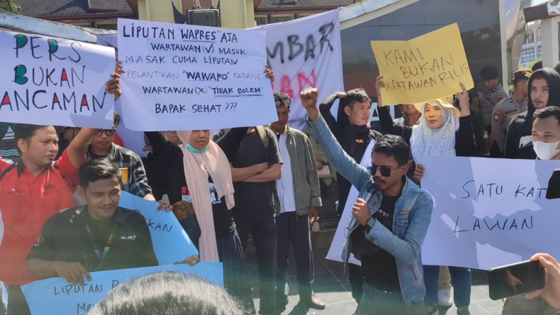 Diusir saat Meliput Pelantikan Wakil Wali Kota, Jurnalis di Padang Demo hingga Lapor Polisi