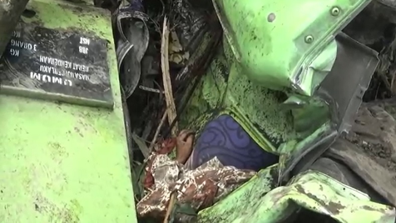 Penampakan Korban Truk Tangki Terjun ke Jurang di Tapanuli Selatan, Terjepit di Kabin