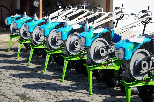 Asyik, Kelompok Tani di Gunungkidul Dapat Bantuan 33 Traktor 