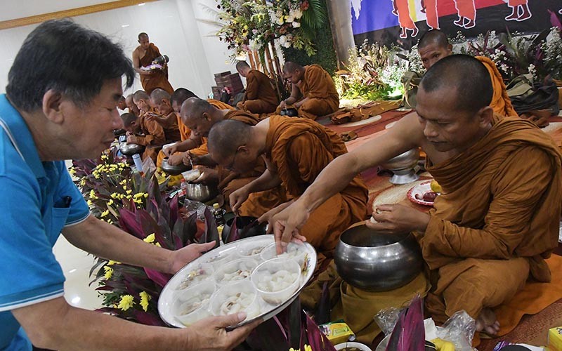 32 Biksu Jalan Kaki Ribuan Kilometer dari Thailand ke Candi Borobudur - Bagian 3