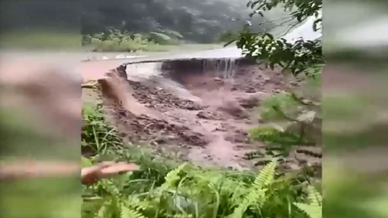 Banjir Bandang Terjang Tana Toraja, Jalan hingga Jembatan Putus