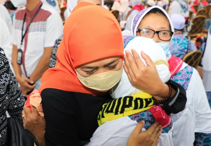 Kuota Haji Jatim Bakal Bertambah 1.272, Gubernur Khofifah: Kurangi Antrean Panjang
