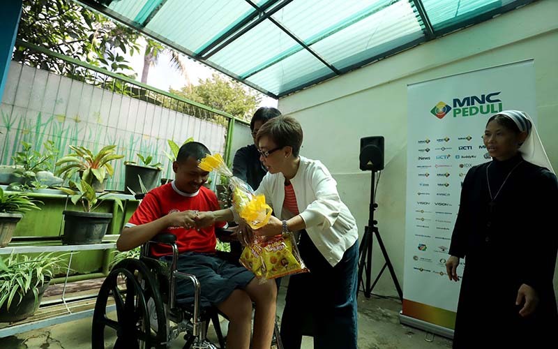 MNC Vision Networks Berikan Sembako kepada Yayasan Bhakti Luhur - Bagian 2