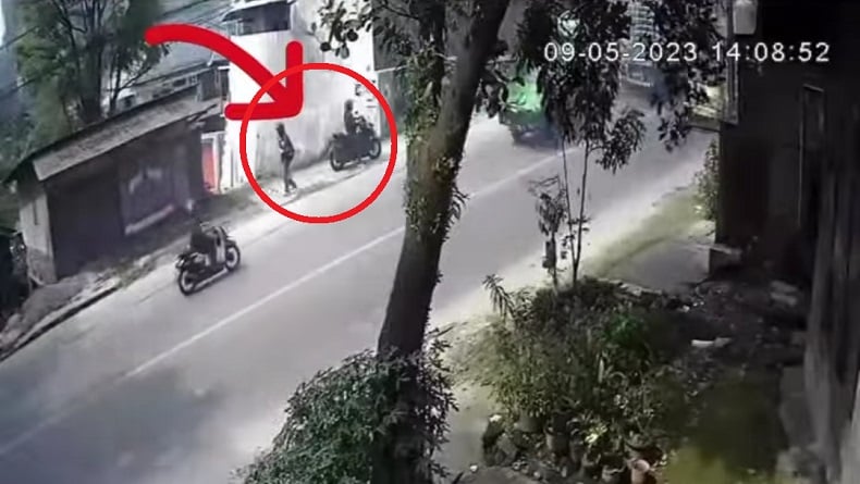 2 Pencuri Santai Beraksi di Rumah Warga Cipatat KBB yang Ditinggalkan Umrah