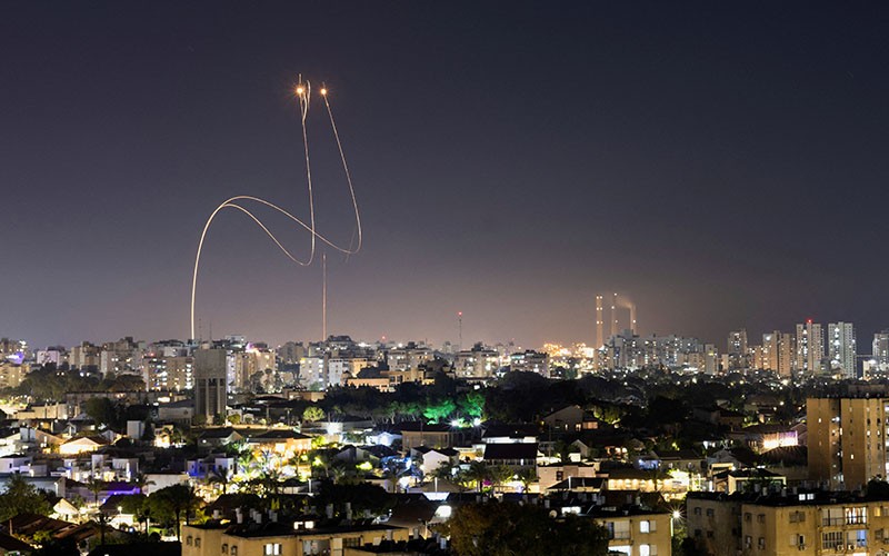 Iron Dome Israel Beterbangan Halau Puluhan Roket dari Palestina - Bagian 2