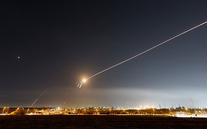 Iron Dome Israel Beterbangan Halau Puluhan Roket dari Palestina - Bagian 4