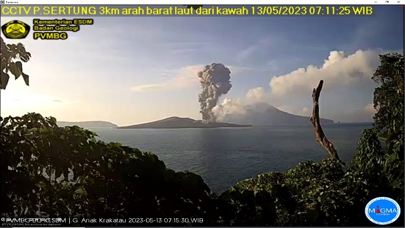 Gunung Anak Krakatau Kembali Erupsi Sabtu Pagi