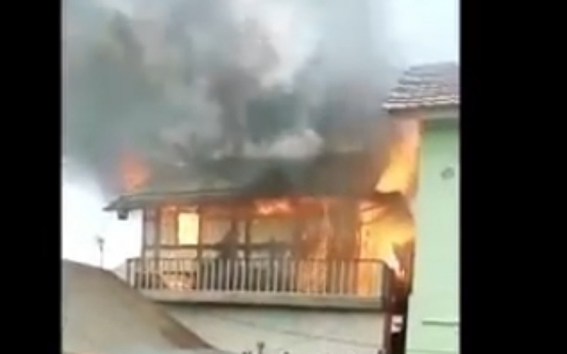 Korsleting Listrik Bikin Rumah Warga di Kertapati Hangus Terbakar