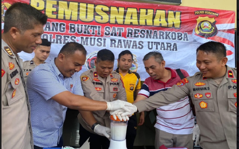 Polres Muratara Musnahkan Sabu Milik Tersangka yang Ditangkap di Belakang Masjid Surulangun Rawas