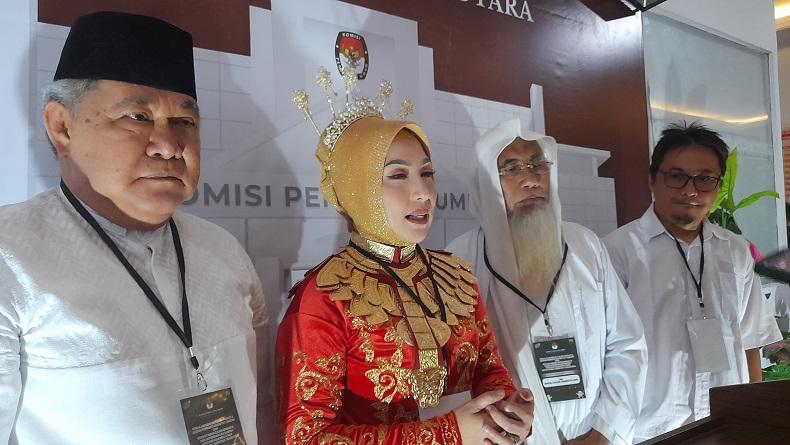 Tampil Pakai Baju Adat Bolmong, Perempuan Ini Daftar Calon DPD RI