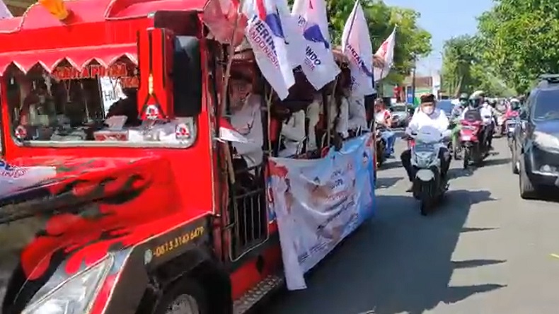 Partai Perindo Lamongan Daftarkan 42 Bacaleg ke KPU Diiringi Selawat dan Musik Rebana 