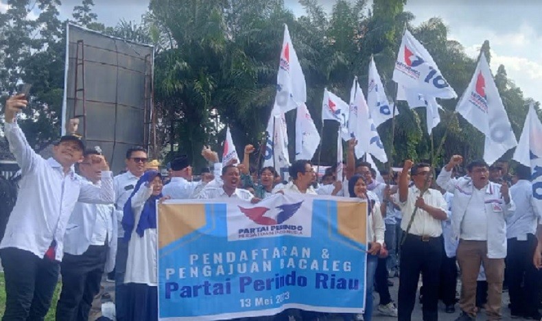 Partai Perindo Riau Daftar Bacaleg Dikawal Ratusan Simpatisan dan Milenial