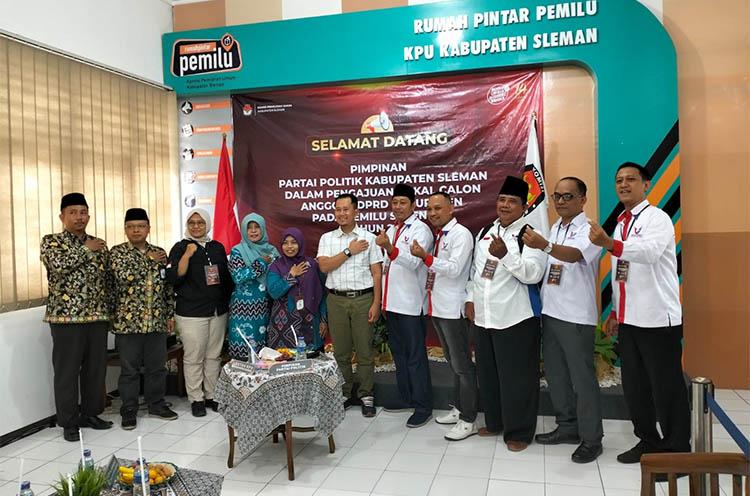 Daftarkan 50 Bacaleg Di Kpu Sleman Partai Gerindra Target Usung Bupati