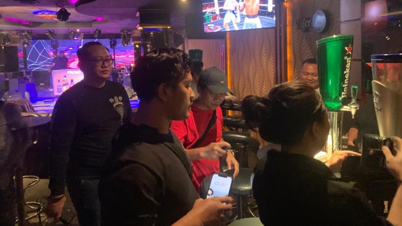 Razia di Tempat Hiburan Malam Batam, Petugas Amankan Pengunjung karena Bawa Pil Diduga Narkoba