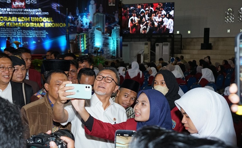title Talkshow di UMM, Zulhas: Akhiri Kebencian, Demokrasi Kita Amar Makruf Nahi Mungkar Talkshow di UMM, Zulhas: Akhiri Kebencian, Demokrasi Kita Amar Makruf Nahi Mungkar