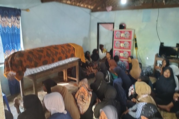 title Aldi Tewas Tertembus Peluru Polisi saat Pengamanan Bersih Telaga di Girisubo Gunungkidul Aldi Tewas Tertembus Peluru Polisi saat Pengamanan Bersih Telaga di Girisubo Gunungkidul