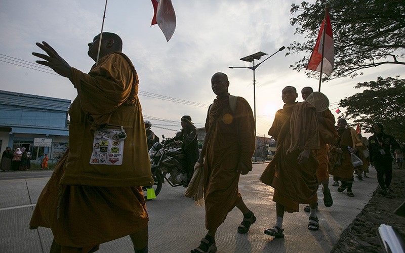 32 Biksu Jalan Kaki dari Thailand ke Candi Borobudur Sudah Sampai Indramayu - Bagian 3