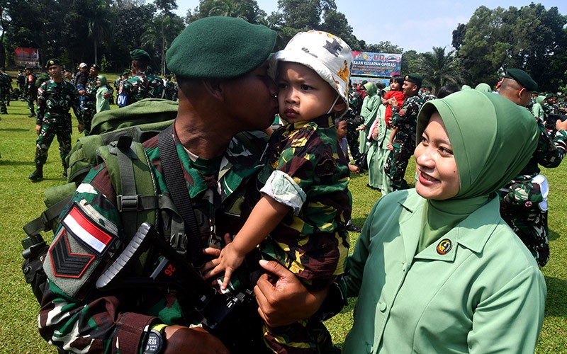 350 Prajurit TNI Berangkat ke Kalbar Amankan Perbatasan RI-Malaysia - Bagian 1