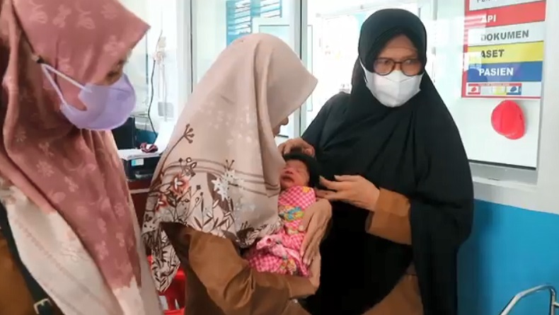 Asahan Gempar, Bayi Baru Lahir Dibuang di Teras Rumah Warga