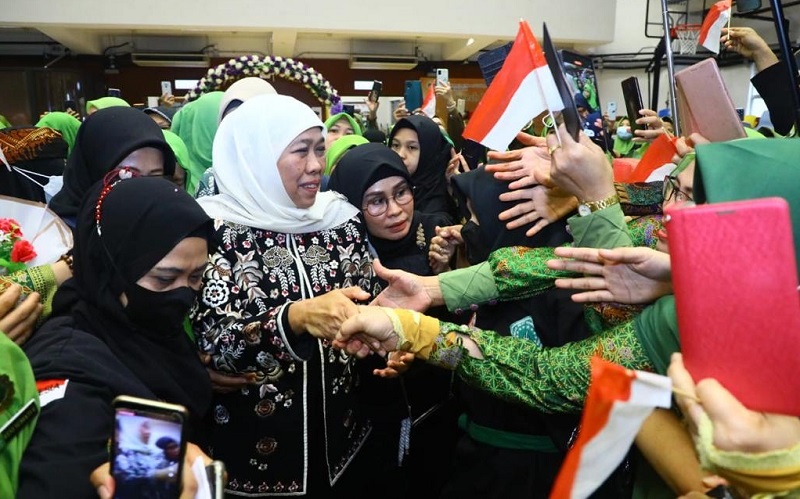 Tawarkan Pelatihan Ekonomi Digital, Gubernur Khofifah Minta PMI Waspada Penipuan dan Pemerasan