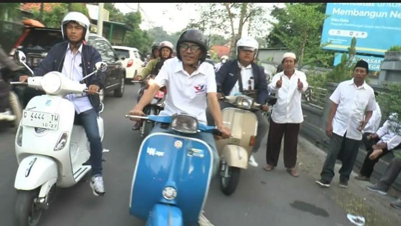 Konvoi Vespa Warnai Pendaftaran Bacaleg Partai Perindo Pemalang ke Kantor KPU