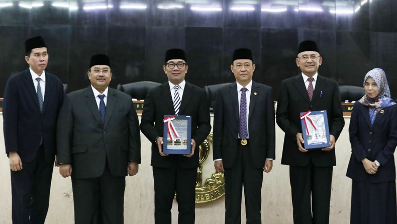 title Ridwan Kamil Dapat Hadiah Akhir Masa Jabatan, Pemprov Jabar Raih Opini WTP Ridwan Kamil Dapat Hadiah Akhir Masa Jabatan, Pemprov Jabar Raih Opini WTP
