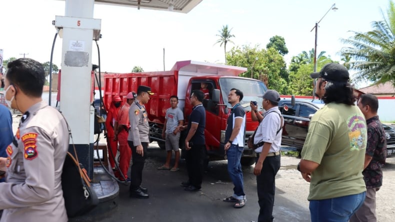 Cek Solar yang Dipakai Tambang Emas Ilegal, Bareskrim dan Polres Pasaman Barat Sidak SPBU