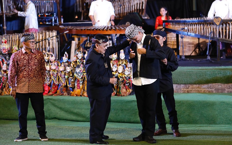 Ganjar Pranowo Jadi Warga Kehormatan Masyarakat Sunda, Disapa Akang