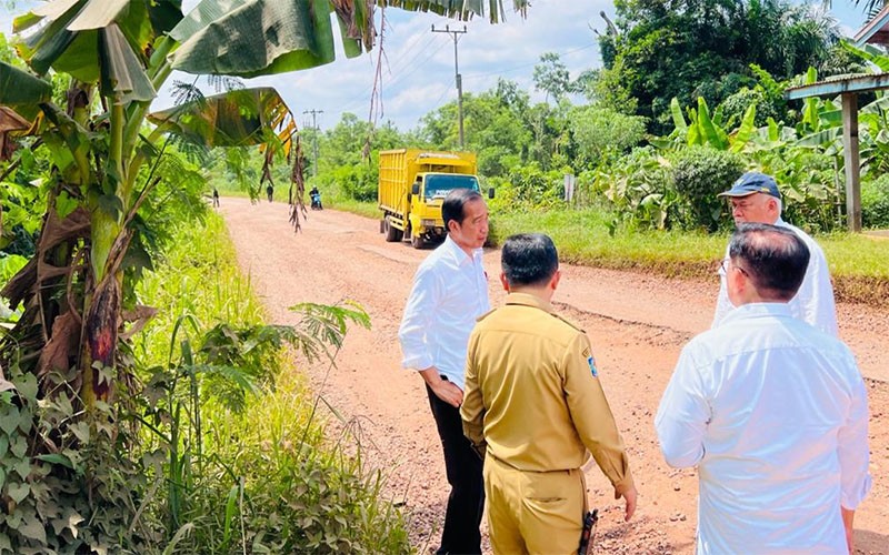 Usai Lampung, Jokowi Cek Jalan Rusak di Provinsi Jambi - Bagian 2