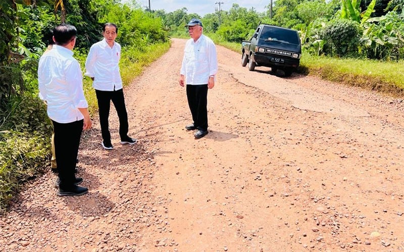 Usai Lampung, Jokowi Cek Jalan Rusak di Provinsi Jambi - Bagian 1