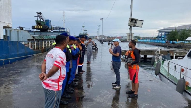 Kapal Bocor di Perairan Haltim, Nasib 20 Penumpang Belum Diketahui