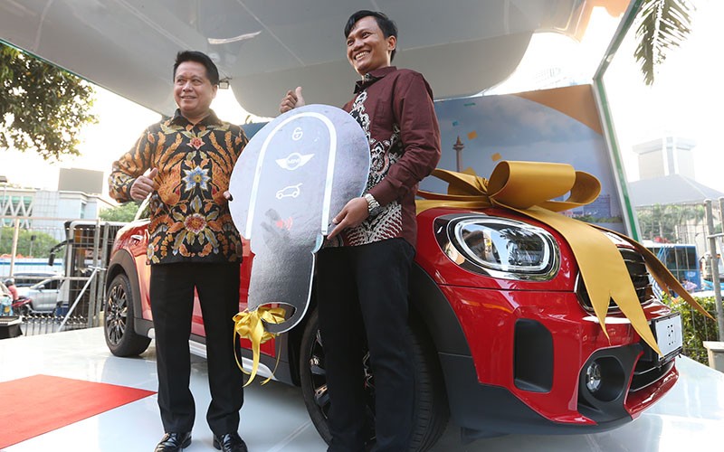 Momen Nasabah BSI Dapat Hadiah Mobil Mini Cooper - Bagian 3