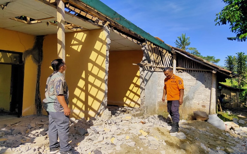 Hujan Deras Picu Pergerakan Tanah dI KBB, 1 Rumah Ambruk dan 8 Terancam