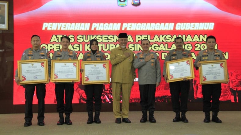 Sukses Gelar Operasi Ketupat Singgalang, Kapolda Sumbar Dapat Penghargaan dari Gubernur Mahyeldi