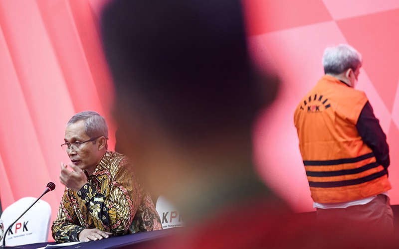 Tersangka Kasus Proyek Fiktif, Mantan Dirut Amarta Karya Ditahan KPK - Bagian 2