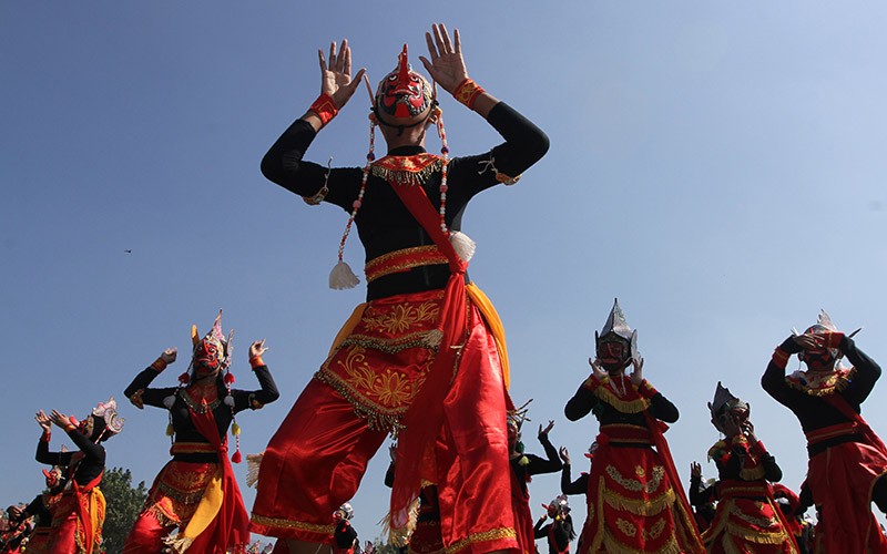 Ribuan Pelajar Ikuti Tari Topeng Bapang di Malang - Bagian 1